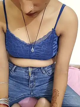 Snapshot of Naira-Tripathi chatting on 09-26-25, 05:00 Naira-Tripathi online show from 09-26-25, 05:00