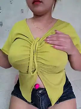 Snapshot of Akira_sera chatting on 10-08-25, 01:03 Akira sera online show from 10-08-25, 01:03