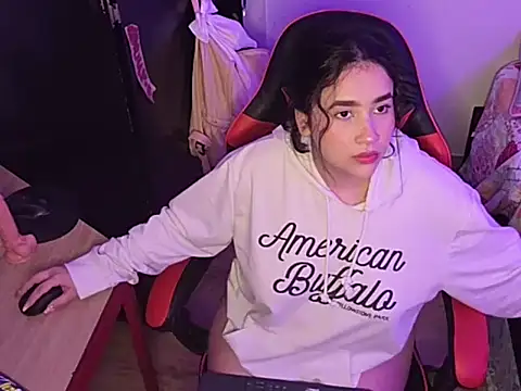 Snapshot of ChloeSnoww chatting on 10-02-25, 03:35 ChloeSnoww online show from 10-02-25, 03:35