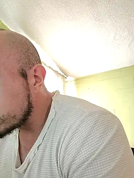 Snapshot of ferchiston chatting on 10-15-25, 06:19 ferchiston online show from 10-15-25, 06:19