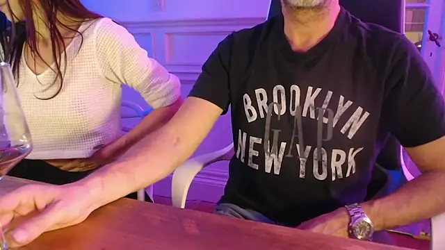 Snapshot of friendswithben33 chatting on 10-15-25, 02:11 friendswithben33 online show from 10-15-25, 02:11