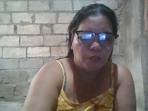 Snapshot of xxbernxxx chatting on 09-24-25, 02:04 xxbernxxx online show from 09-24-25, 02:04