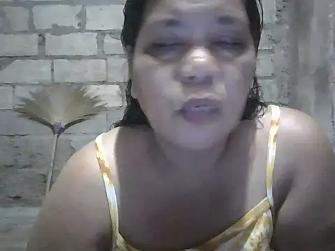 Snapshot of xxbernxxx chatting on 10-17-25, 12:01 xxbernxxx online show from 10-17-25, 12:01