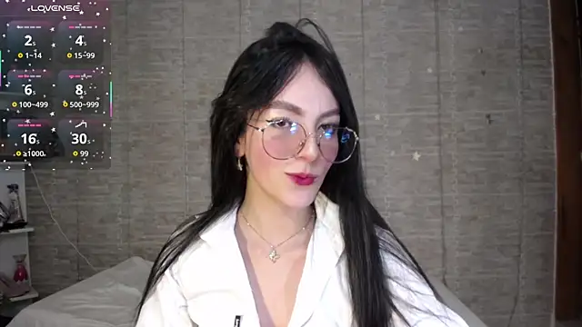 sarah saenz  online show from 09-13-25, 04:23