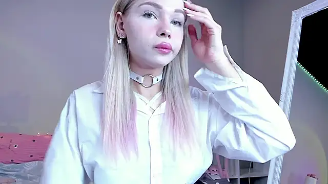 Blondy Fina online show from 03-11-26, 08:31