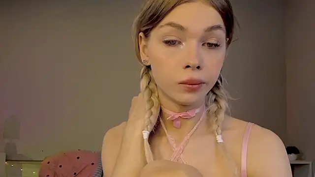 Snapshot of Blondy_Fina chatting on 05-29-26, 04:54 Blondy Fina online show from 05-29-26, 04:54