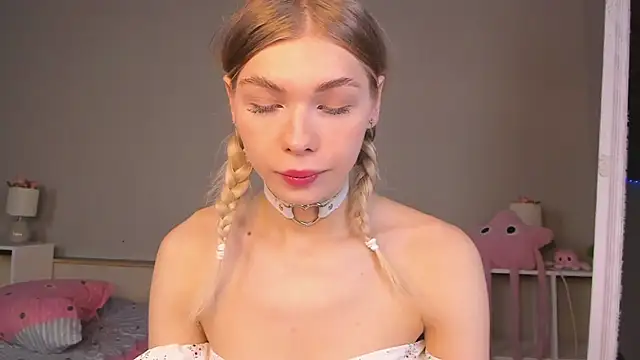 Snapshot of Blondy_Fina chatting on 06-09-26, 05:19 Blondy Fina online show from 06-09-26, 05:19