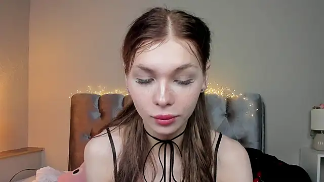 Snapshot of Blondy_Fina chatting on 07-17-26, 05:47 Blondy Fina online show from 07-17-26, 05:47