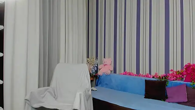 Snapshot of MilanaAlvis chatting on 10-31-25, 01:12 MilanaAlvis online show from 10-31-25, 01:12