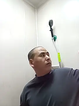 Snapshot of CWQ123 chatting on 10-11-25, 08:24 CWQ123 online show from 10-11-25, 08:24