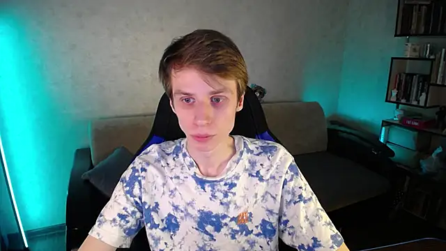 yes cute boy  online show from 04-15-26, 09:49
