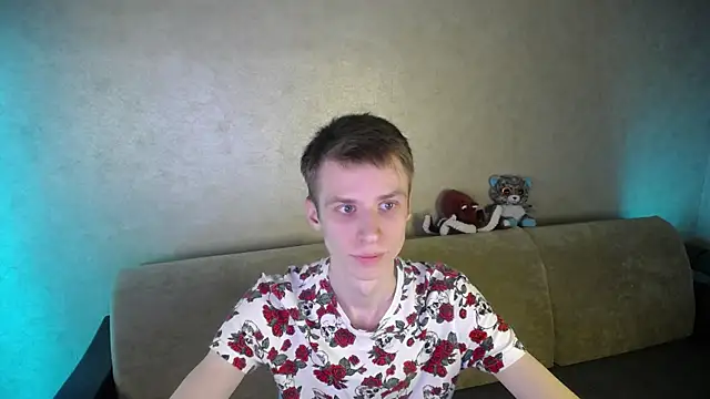 yes cute boy  online show from 05-26-26, 12:39