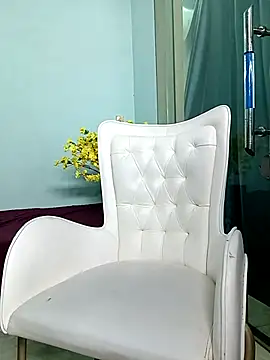 Snapshot of Spa-LinhLinh chatting on 09-18-25, 07:21 Spa-LinhLinh online show from 09-18-25, 07:21