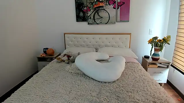 Tania xw online show from 10-27-25, 02:43