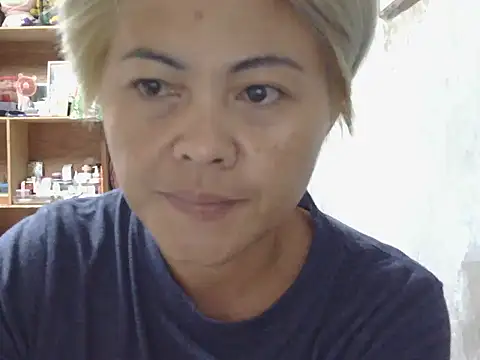 Snapshot of hottie_dolly chatting on 12-18-25, 02:01 hottie dolly online show from 12-18-25, 02:01