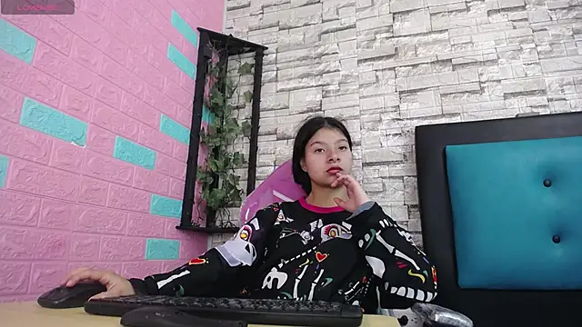 maily can online show from 11-25-25, 12:49