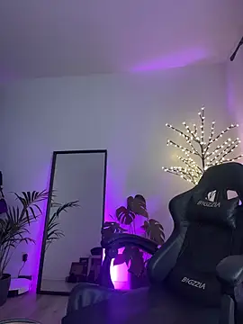 Snapshot of HATSUNE__ chatting on 12-14-25, 08:24 HATSUNE online show from 12-14-25, 08:24