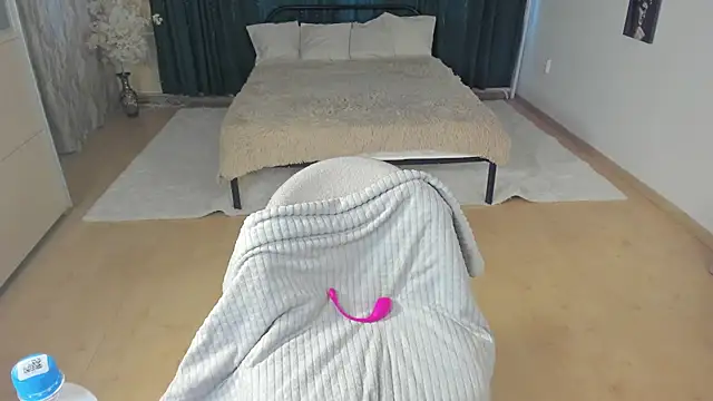 LiliaMoons online show from 02-16-26, 10:33