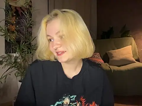 MoonIvy  online show from 06-12-26, 07:13