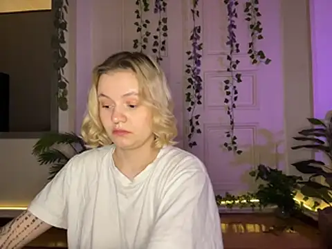 MoonIvy  online show from 08-01-26, 08:08