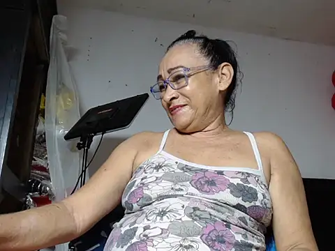 maggi hotsson online show from 09-26-25, 08:02