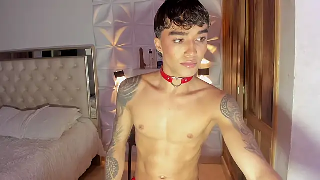 Wyatt Rose online show from 11-25-25, 04:01