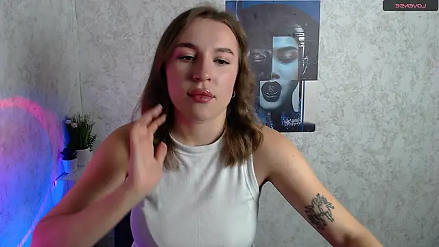 JuliaTopp  online show from 10-05-25, 07:50