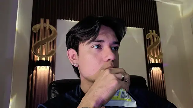 Snapshot of davoxer chatting on 05-17-26, 03:37 davoxer online show from 05-17-26, 03:37