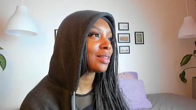 Coco joness online show from 11-20-25, 08:08