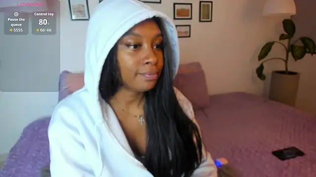 Coco joness online show from 11-23-25, 07:57