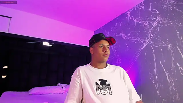 Snapshot of IsaacBlack_ chatting on 09-11-25, 04:23 IsaacBlack online show from 09-11-25, 04:23