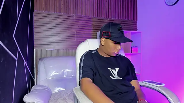 Snapshot of IsaacBlack_ chatting on 09-14-25, 04:22 IsaacBlack online show from 09-14-25, 04:22