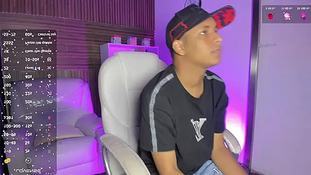 Snapshot of IsaacBlack_ chatting on 09-16-25, 04:46 IsaacBlack online show from 09-16-25, 04:46