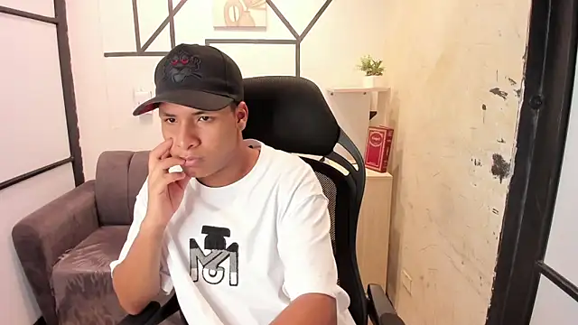 Snapshot of IsaacBlack_ chatting on 09-28-25, 04:51 IsaacBlack online show from 09-28-25, 04:51