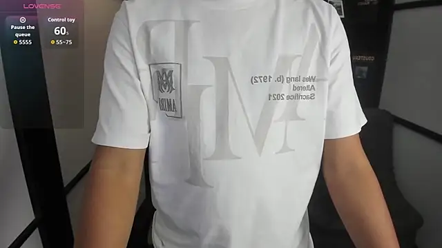 Snapshot of IsaacBlack_ chatting on 10-05-25, 04:55 IsaacBlack online show from 10-05-25, 04:55