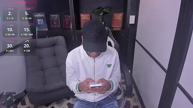 Snapshot of IsaacBlack_ chatting on 10-11-25, 04:01 IsaacBlack online show from 10-11-25, 04:01