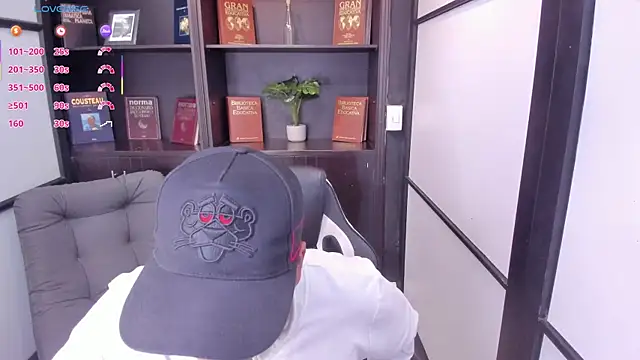 Snapshot of IsaacBlack_ chatting on 10-13-25, 04:34 IsaacBlack online show from 10-13-25, 04:34