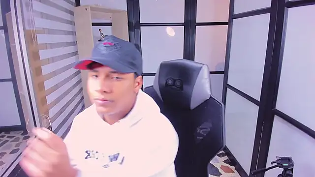 Snapshot of IsaacBlack_ chatting on 10-14-25, 04:13 IsaacBlack online show from 10-14-25, 04:13