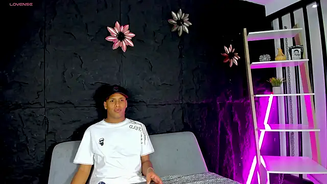 Snapshot of IsaacBlack_ chatting on 10-16-25, 04:57 IsaacBlack online show from 10-16-25, 04:57