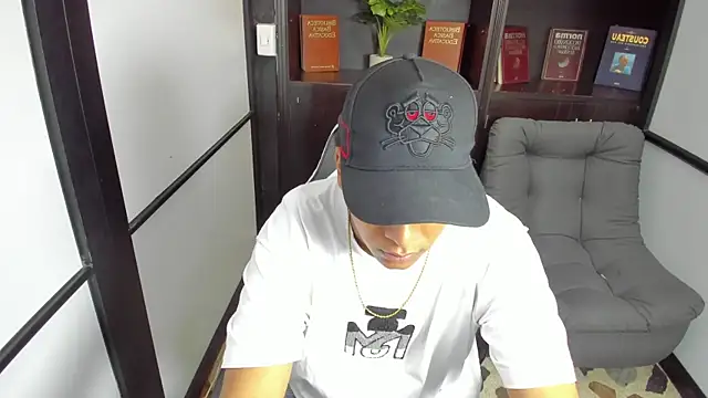 Snapshot of IsaacBlack_ chatting on 10-17-25, 04:37 IsaacBlack online show from 10-17-25, 04:37