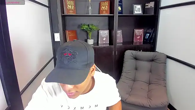 Snapshot of IsaacBlack_ chatting on 10-30-25, 04:36 IsaacBlack online show from 10-30-25, 04:36