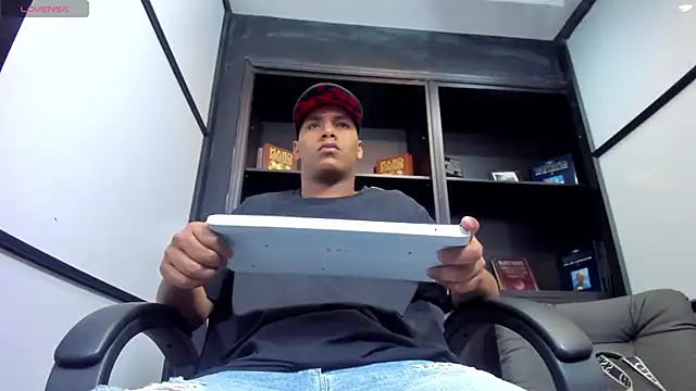 Snapshot of IsaacBlack_ chatting on 11-01-25, 04:03 IsaacBlack online show from 11-01-25, 04:03