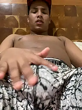 Snapshot of IsaacBlack_ chatting on 11-26-25, 06:25 IsaacBlack online show from 11-26-25, 06:25