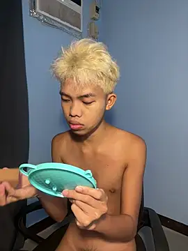 Snapshot of urcumjp chatting on 03-05-26, 08:32 urcumjp online show from 03-05-26, 08:32