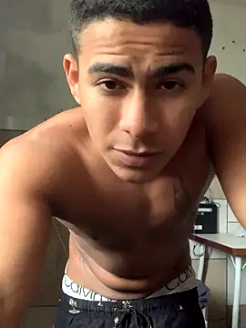 Snapshot of Novindot23cm chatting on 10-30-25, 07:03 Novindot23cm online show from 10-30-25, 07:03