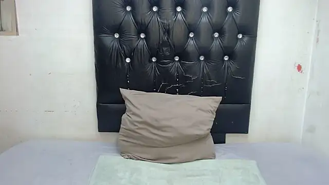 GlowGoddessxx online show from 07-26-26, 04:42