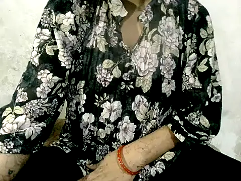 RIYA SOOD online show from 10-14-25, 04:08