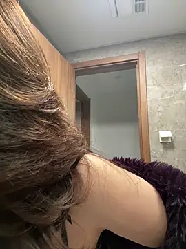 Snapshot of anna_yngs chatting on 10-10-25, 12:20 anna yngs online show from 10-10-25, 12:20