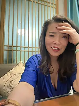 Snapshot of anna_yngs chatting on 04-24-26, 08:17 anna yngs online show from 04-24-26, 08:17