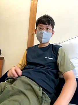 Snapshot of tom19899q chatting on 09-15-25, 08:25 tom19899q online show from 09-15-25, 08:25